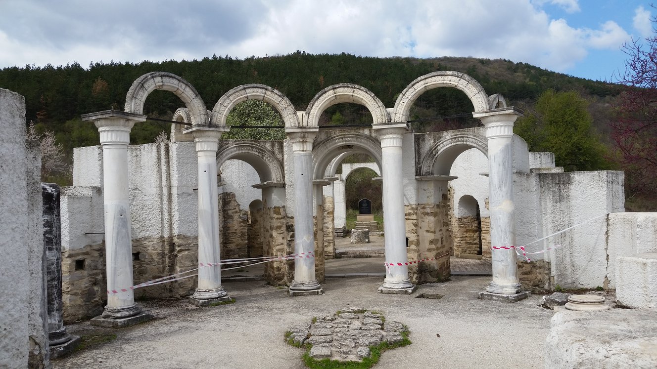 Златната църква