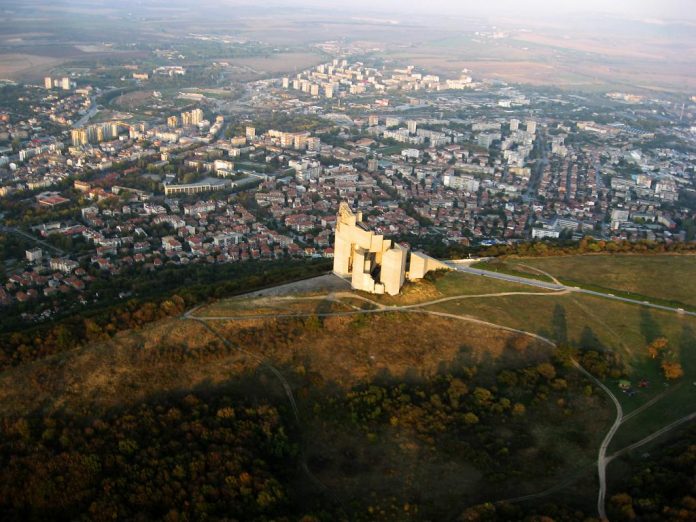 izgled-kym-pametnika-i-grad-Shumen