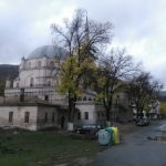rsz_tombul_dzhamia_e_v_prospektite_na_turistite_phosreshtnati_ot_konteyneri_kucheta_i_kal