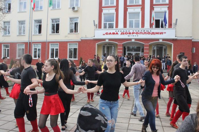 direktorkata nachelo na protestnoto horo prez 2015 godina