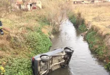 Катастрофа край Дибич, кола падна в реката, има двама пострадали /обновена/