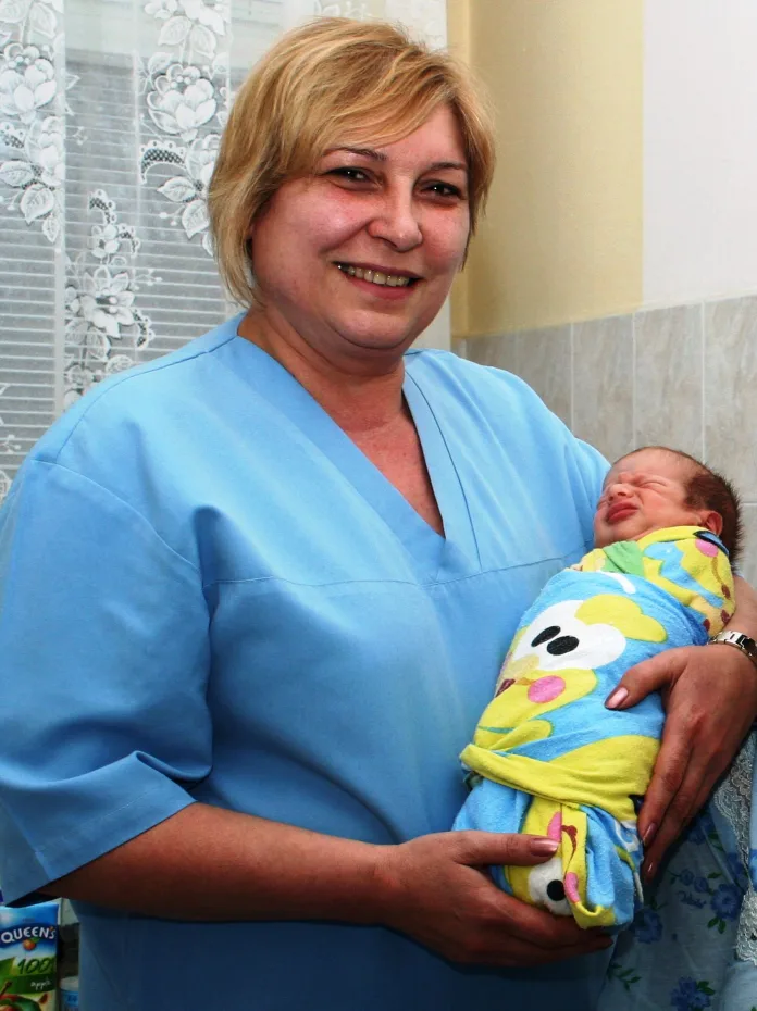 veska raycheva - starsha akusherka v shumenskata bolnitsa