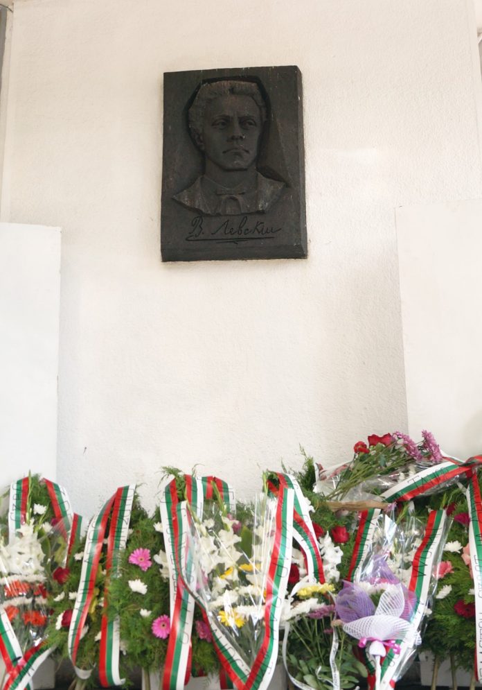 барелеф Левски