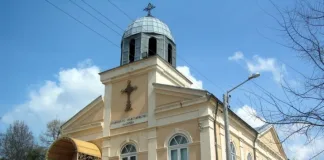 Църквата предупреждава: Новата стратегия за детето отваря твърде много врати за неправомерно отнемане на деца!