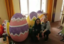 Поставят Великденската украса в Шумен