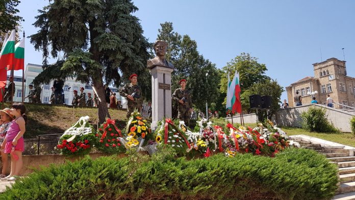 паметник Левски