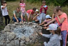 Урок за добрия и лошия огън учиха деца сред вековната гора над Шумен