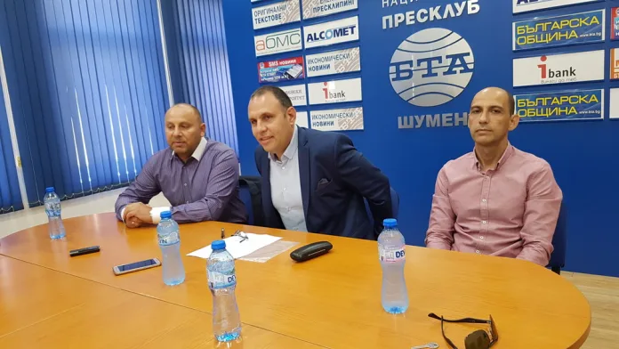 Демократична България