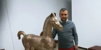 Скулптор с непокорен дух и волна душа ни дари Богородица за празника