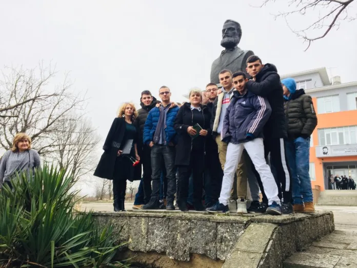 pred_pametnika_na_Вotev