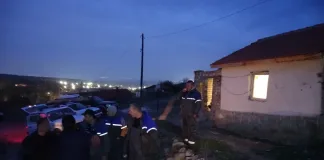 Трима задържани за кражба на ток и един за наркотици при специализирана полицейска акция в новопазарско село