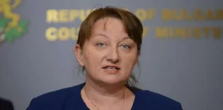 Отпускат еднократна помощ от 375 лв. за родители в неплатен отпуск