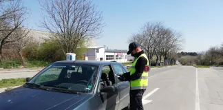 Обработващите земеделски земи минават през КПП-тата със служебни бележки от кметовете