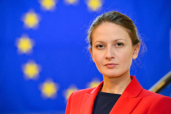 EP-094164A_PENKOVA_PORTRAIT