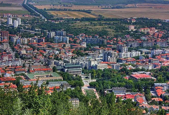 664px-Shumen_from_above