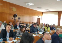 Водата, оставките и паркирането. Как нарушение на пътните правила се оказа аргумент в спор между БСП и ГЕРБ