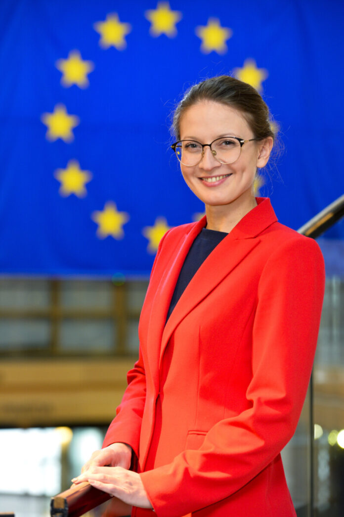 EP-094164A_PENKOVA_PORTRAIT
