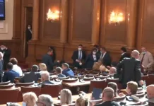 БСП напусна заседанието на парламента: Борисов се крие като мишка!