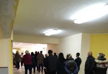 Притеснения и страх заради огромните опашки пред рентгена в шуменската поликлиника