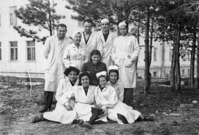 Специалистите от кабинета за медико-физкултура в болницата през 1954 г.