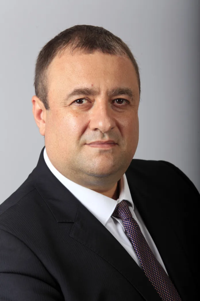 Иван Иванов