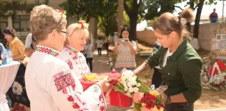 Мъдрево посрещна Тайбе Юсеин с хляб и сол, цветя и аплодисменти