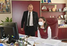 Ученичка седна на кметския стол в Кубрат