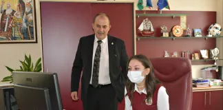 Ученичка седна на кметския стол в Кубрат