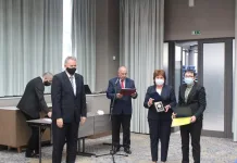 РЗИ-Шумен с плакет и грамота от здравното министерство