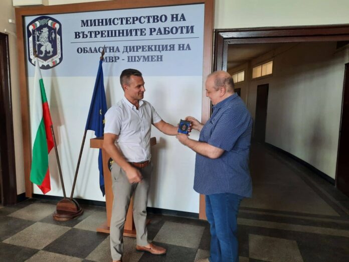 Николов