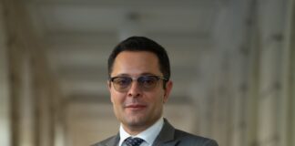 Министър Пулев с мобилна приемна в Шумен
