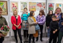 „Цветните момичета“ на школа „Чифлигарови“ ни върнаха лятото  в картини