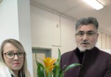 Лиричният Бехчет Данаджъ в експозиция за длето и четка