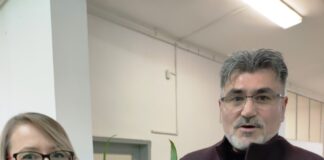 Лиричният Бехчет Данаджъ в експозиция за длето и четка
