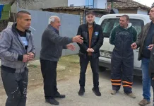 Кандидатът на Зелено движение Александър Денев се срещна с жители на Мадара заради проблем с канализацията