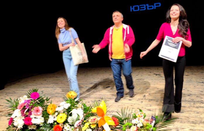 Алексей Кожухаров с младите си колежки от Русе (1)