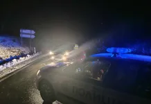 Затворени пътища, закъсали автомобили и пожарни в преспите, населени места без ток в Шуменско
