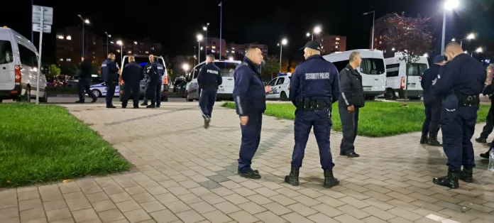 Полицаи охраняват Арена Шумен, където започва броенето на бюлетините