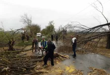 Полицаи и граждани разчистиха пътя до с. Илия Блъсково