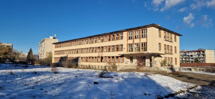 Начално училище „Ангел Каралийчев“