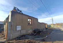Младо семейство с две деца остана без дом след пожар