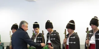 Коледари наричаха за здраве и благоденствие в Областна администрация Шумен