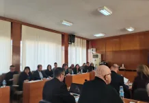 Словесни престрелки в сесия заради въпрос за подлезите