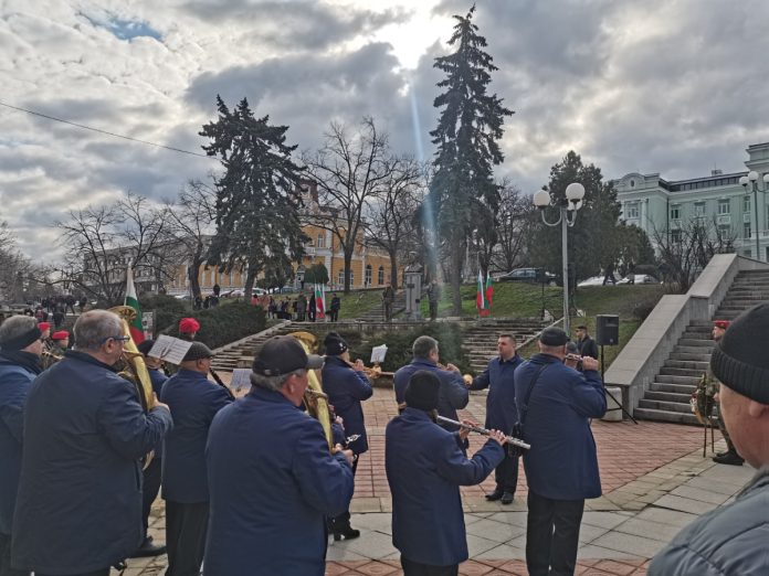 Левски
