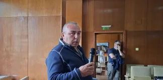 Шофьорите от БКС към общинарите: „Не ви ли е срам да спестявате от нашите работни дрехи!“