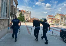 Журналист задържа агресивен шуменец, ударил възрастна жена заради забележка