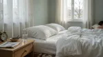 Спокойна спалня в мека сутрешна светлина