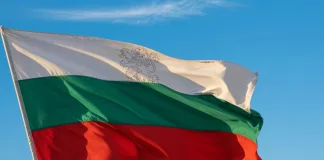 България отбелязва 118 години от обявяването на Независимостта Българското знаме — Ден на независимостта
