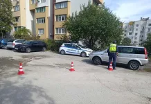Задържаха двама, обявени за издирване